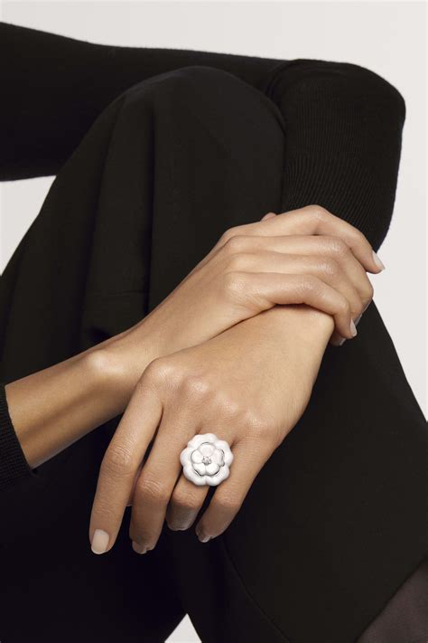 bague camélia chanel or blanc|Chanel one camellia.